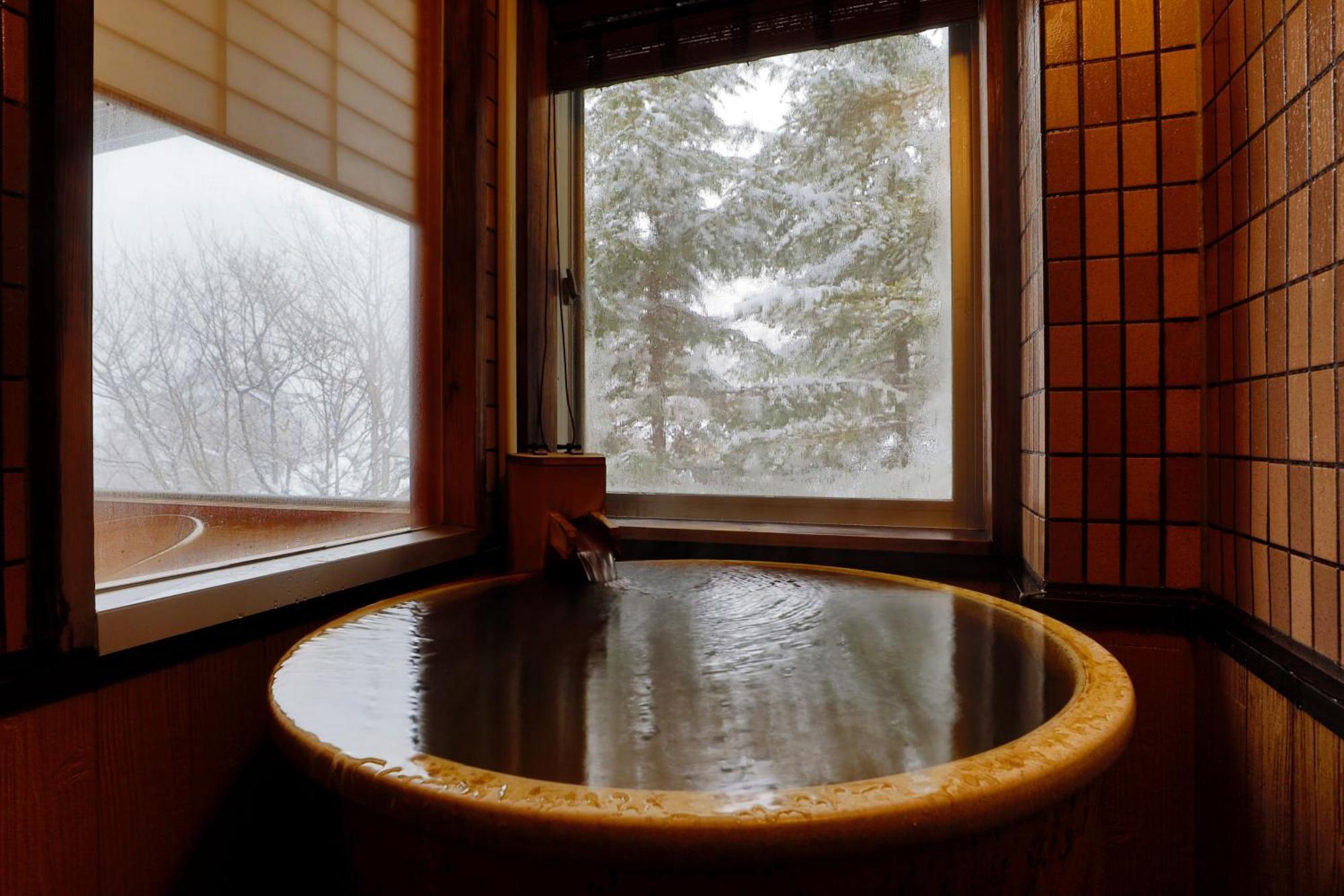 Miyama Ouan Kyoritsu Resort Takajama Kültér fotó A traditional Japanese onsen
