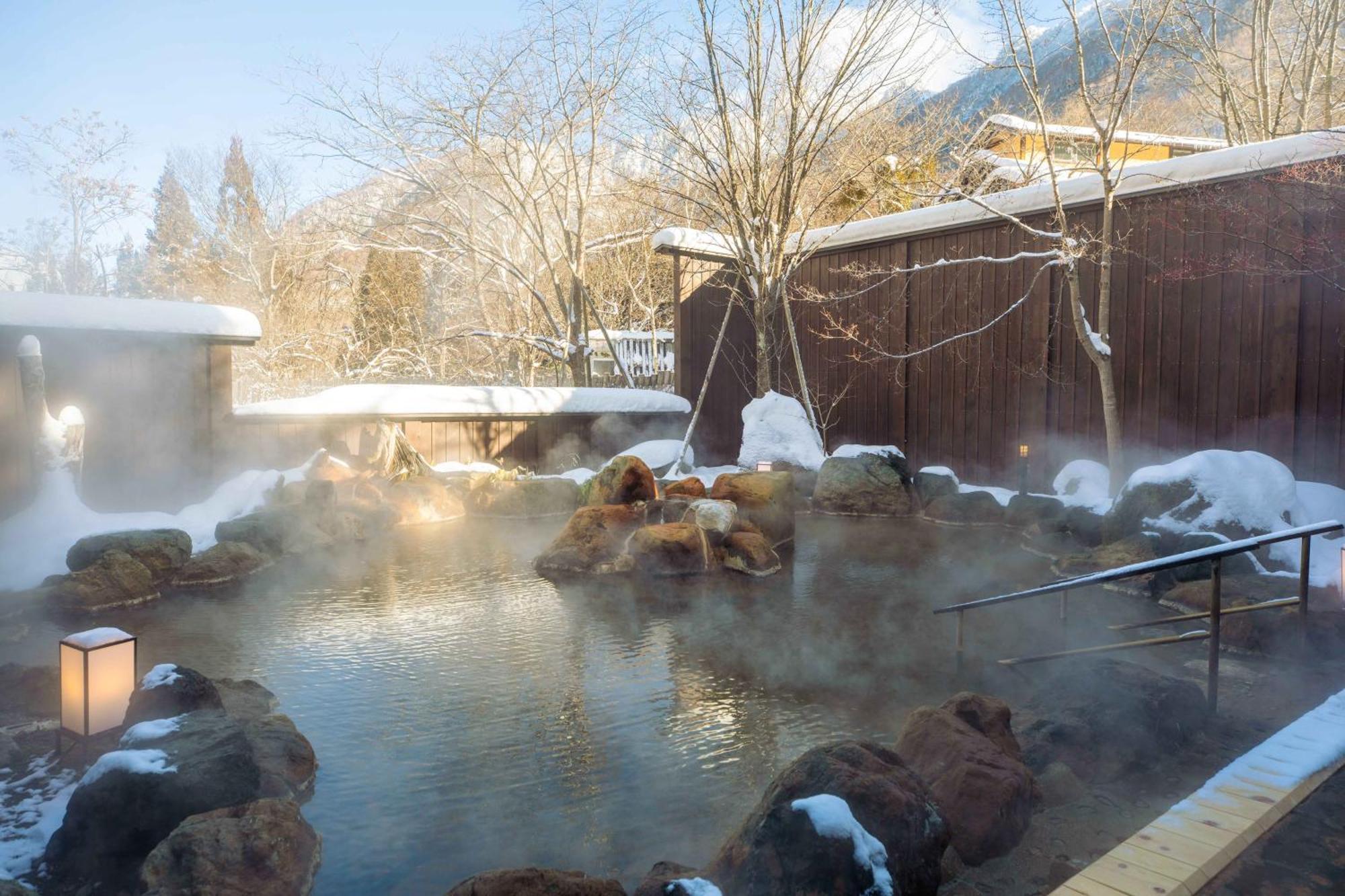 Miyama Ouan Kyoritsu Resort Takajama Kültér fotó A hot spring in Japan